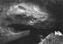 産ヶ沢川と交差する下堰の写真