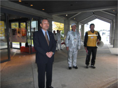 開会式で挨拶する岡部町長の写真