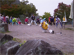 準備体操をしている写真
