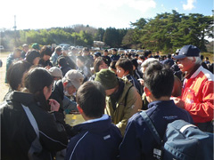 啓発資材配布時の写真