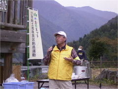 森と水の役割について話している写真