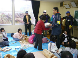 抽選会にて2