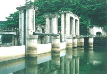 東北電力信夫発電所ダムの写真